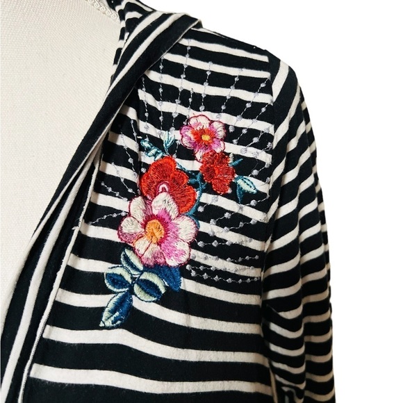 JOHNNY WAS BLACK AND WHITE HOODED OPEN CARDIGAN SIZE MEDIUM - Picture 2 of 11